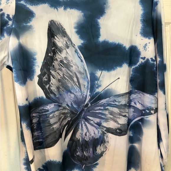Lily NWOT Blue and White  Top Mid Length Sleeves Large Butterfly on Front - Picture 4 of 6